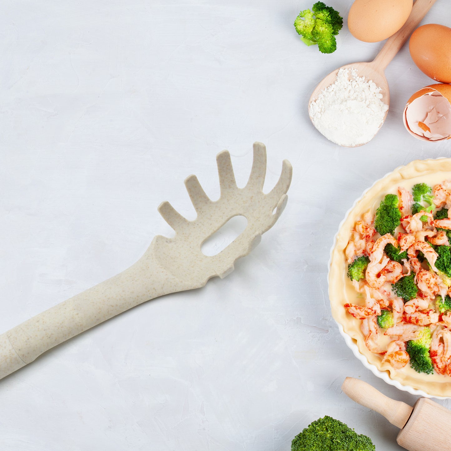 Wukusy heat-resistant plastic kitchen spoon set with whisk, pasta, and soup spoons, non-stick for cooking and serving.