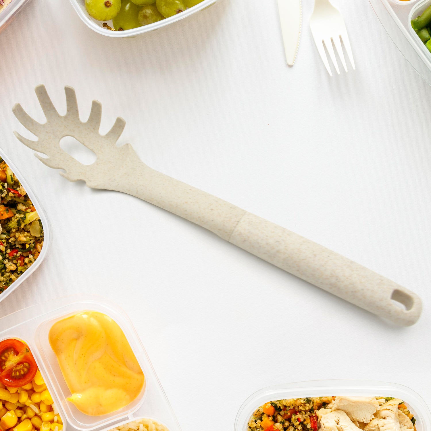 Wukusy Plastick kitchen accessories including heat-resistant whisk, pasta spoon, and soup spoon, non-stick cookware set.