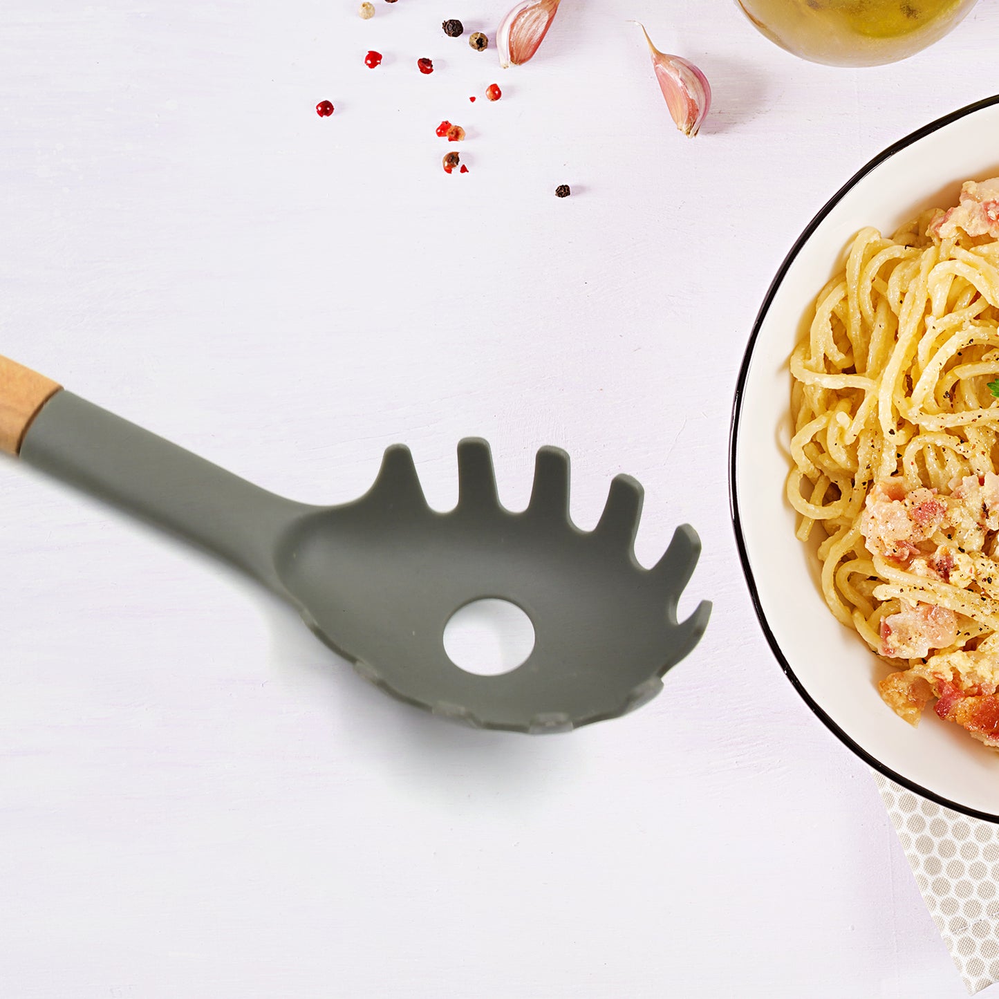Wukusy plastic kitchen accessories set with heat-resistant whisk, pasta spoon, and soup spoon for non-stick cookware.