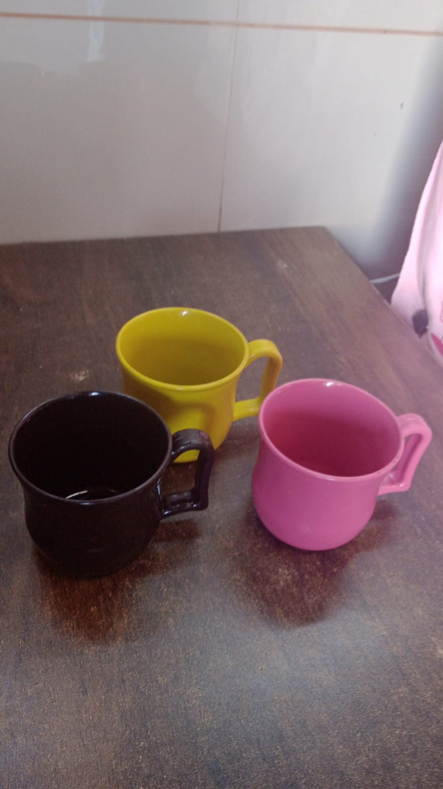 Wukusy premium plastic coffee and tea mug with handle in mixed colors, 1-piece, perfect for home and kitchen use.