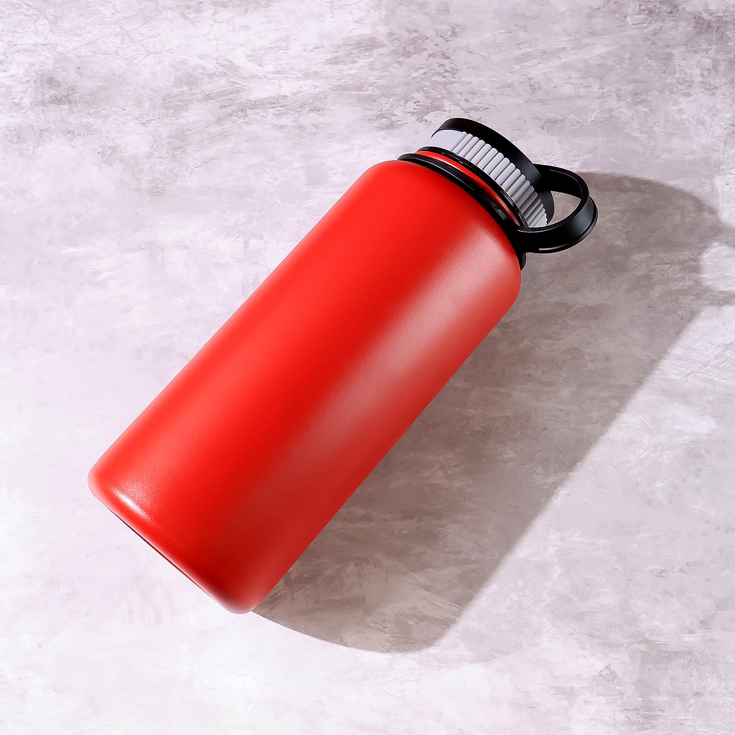 Red stainless steel Wukusy double wall vacuum-insulated 1000ml water bottle for hot and cold drinks in home and kitchen use.