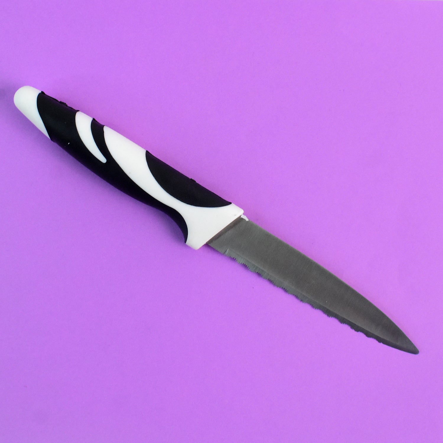 Wukusy Ritu stainless steel serrated zebra kitchen knife with ergonomic handle, ideal for slicing bread and fruits in home kitchen.