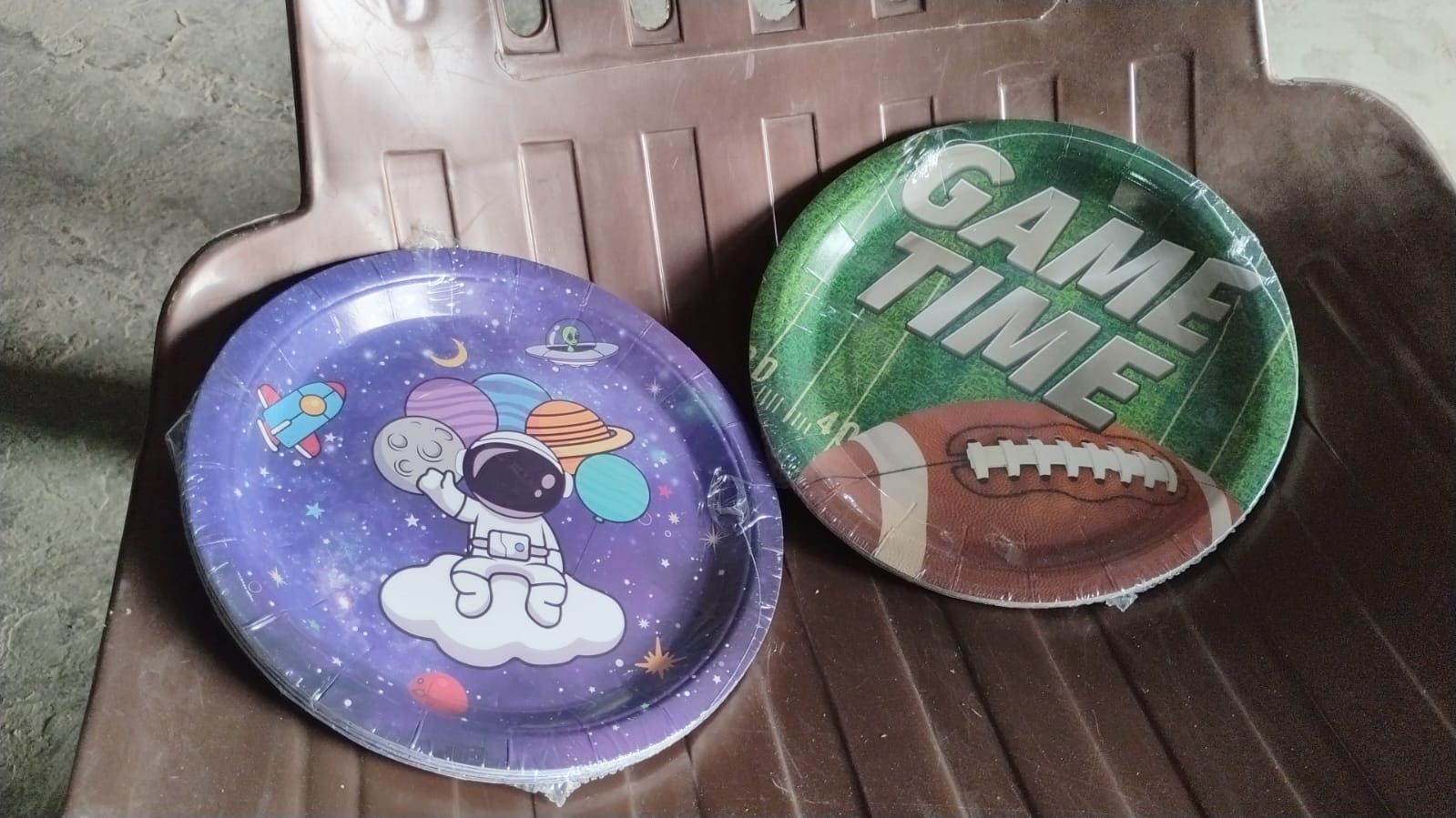 Set of 10 Wukusy disposable paper round plates with colorful birthday-themed designs for home and kitchen celebrations.