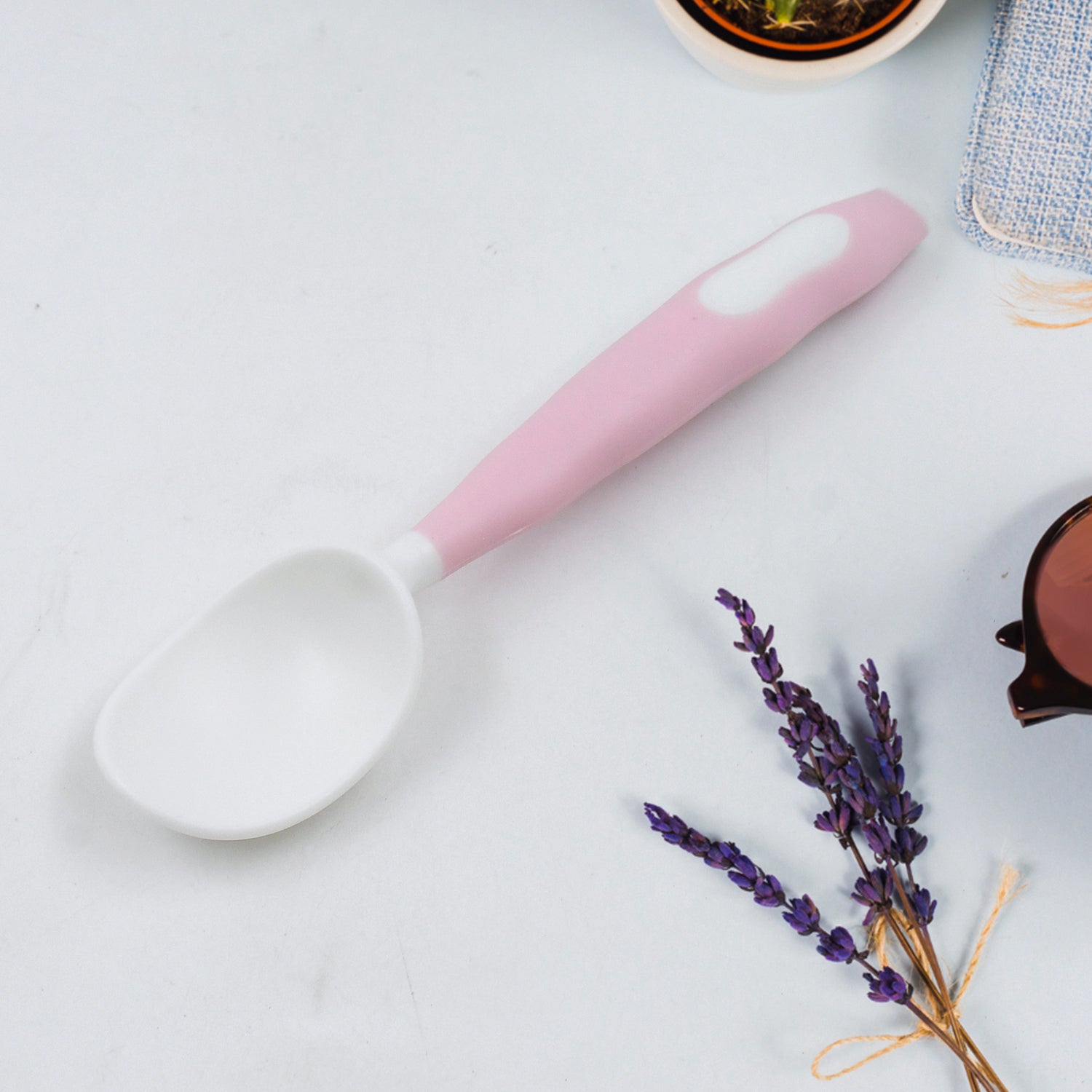 Wukusy silicone bendable kids feeding spoons and forks set with travel case, suitable for toddler self-feeding and learning.
