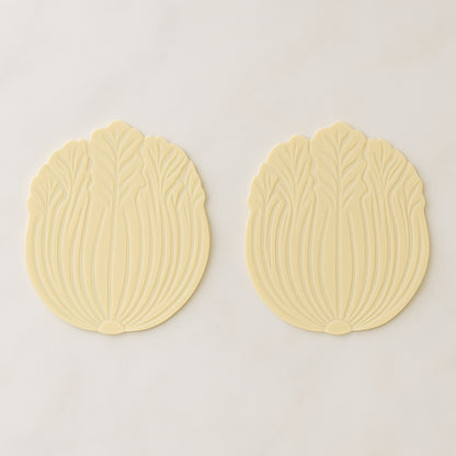 Set of two Wukusy silicone coasters with leaf design, ideal for protecting surfaces in home and kitchen spaces.