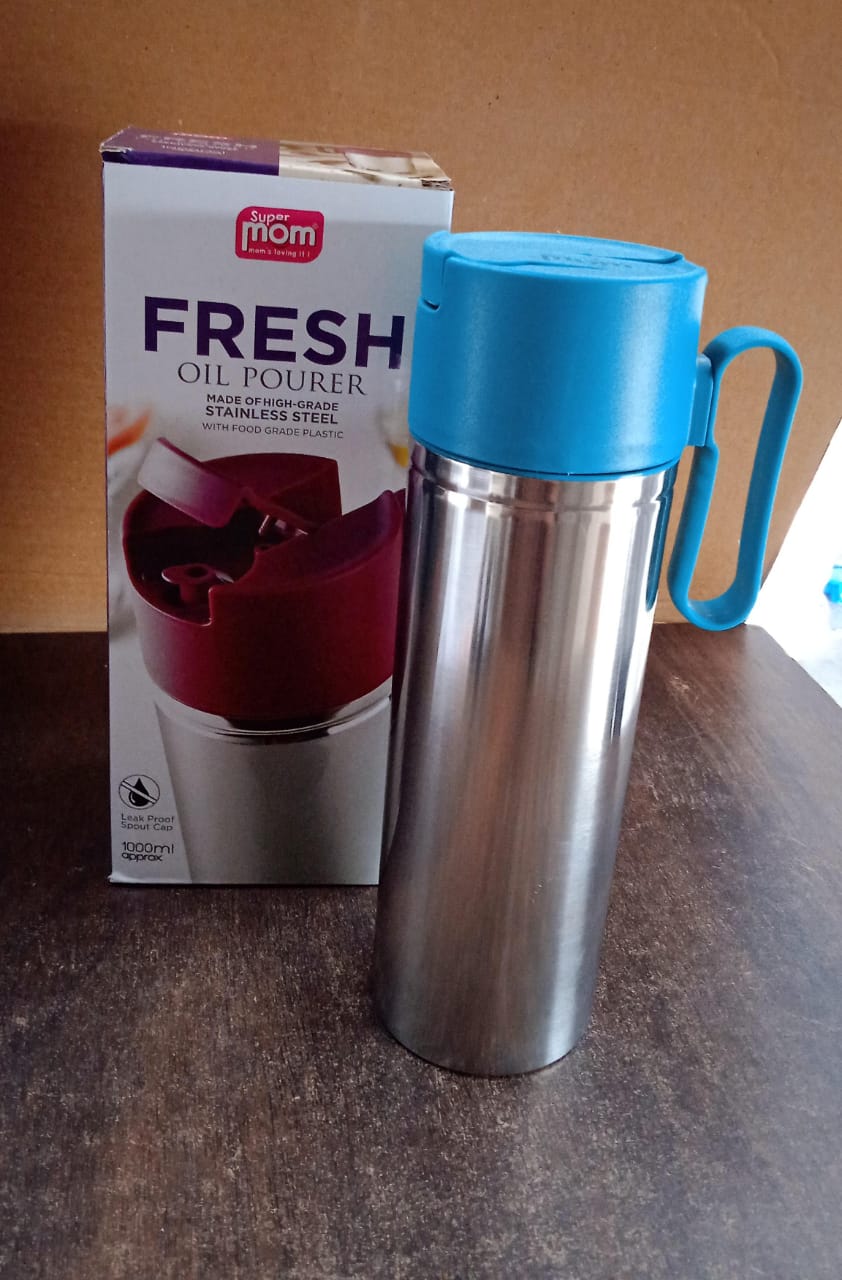 Stainless steel oil pourer bottle with flip lid and handle, 1000ml capacity, ideal for kitchen use by Wukusy.