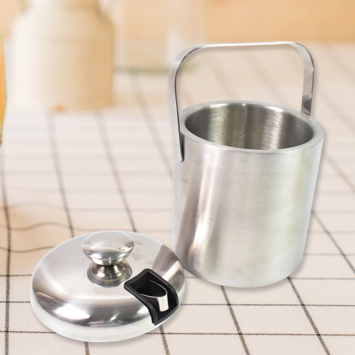 Stainless steel ice bucket with lid by Wukusy, 1.3 liters, ideal for home and kitchen use, shiny and durable for chilling beverages