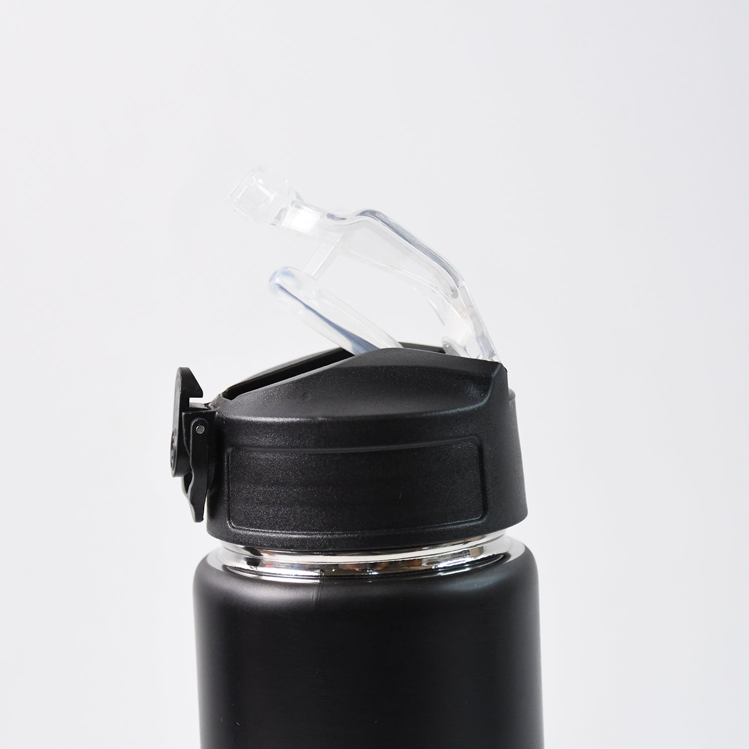 Wukusy stainless steel sports water bottle, 500ml capacity, with a sleek design and secure lid for outdoor and gym use