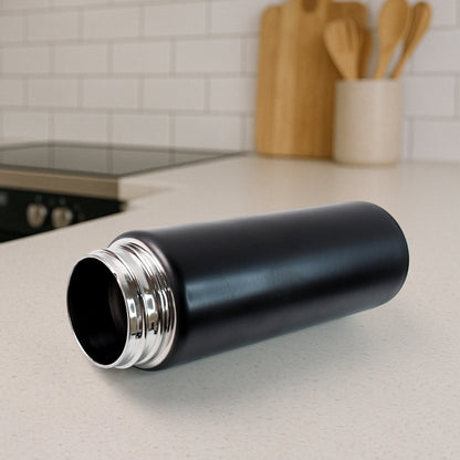 Stainless steel Wukusy sports water bottle, 500ml capacity, with a sleek design and secure screw-on lid for outdoor and gym use.