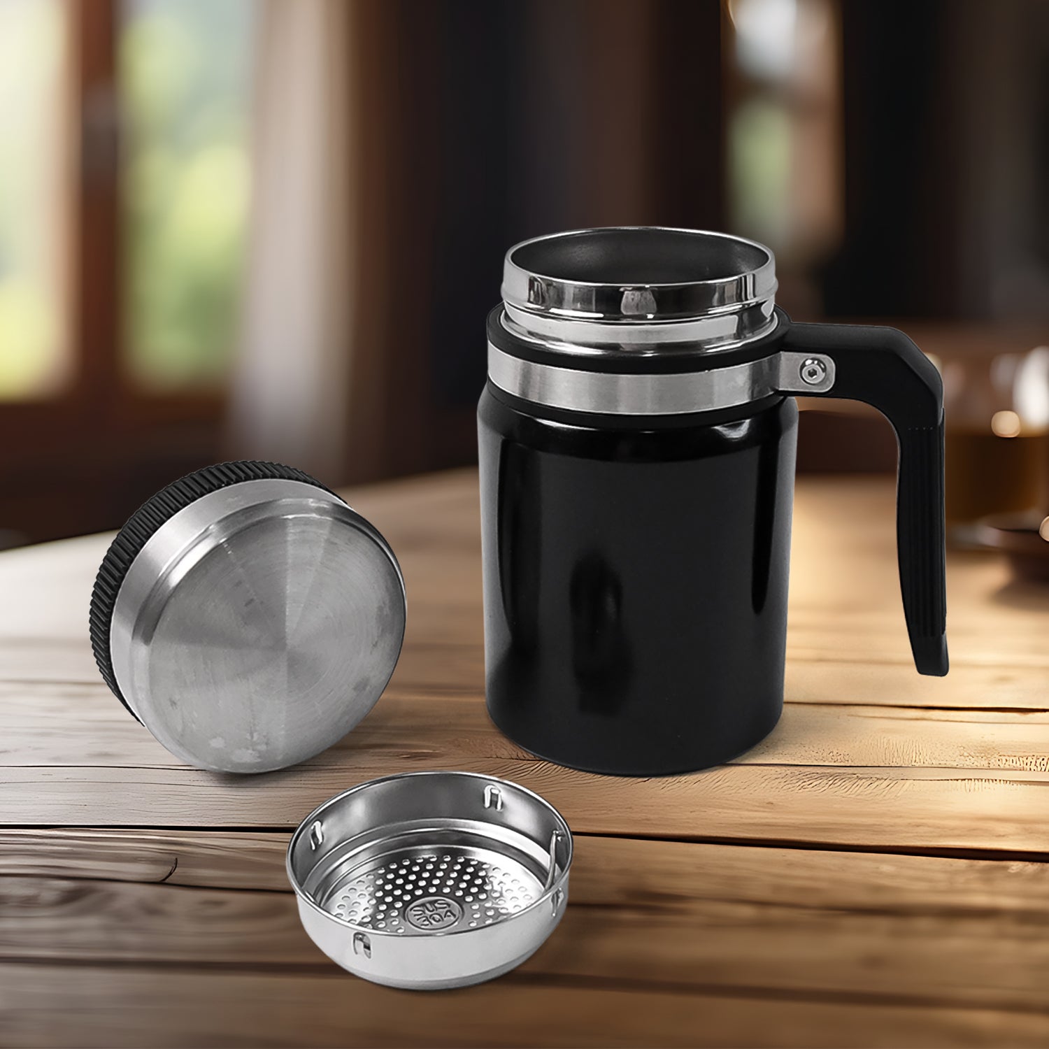 Wukusy stainless steel vacuum coffee cup with non-slip base, 600ml capacity, designed for hot beverages and secure grip.