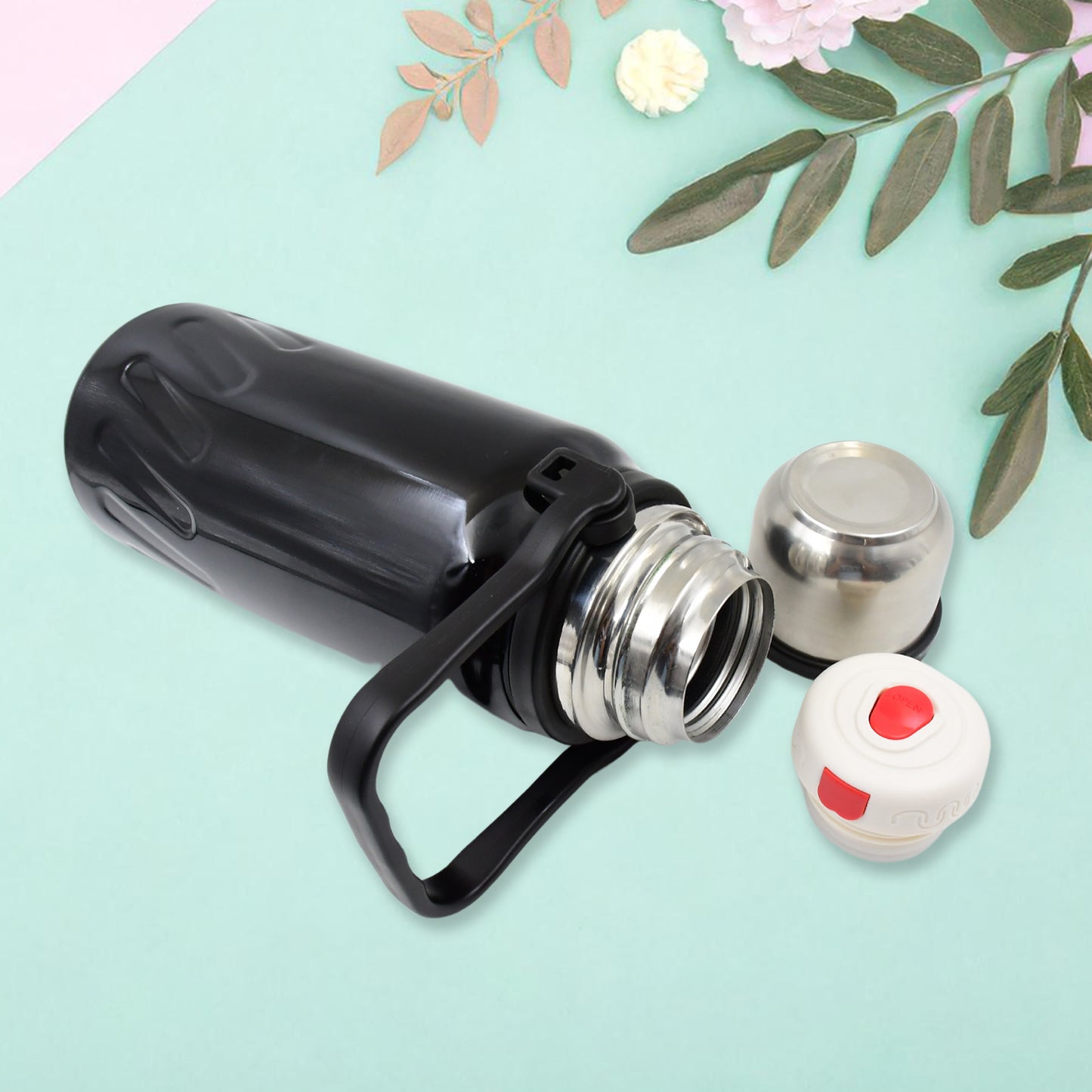 Wukusy stainless steel vacuum-insulated water bottle, 1200 ml, sleek design for keeping beverages hot or cold.