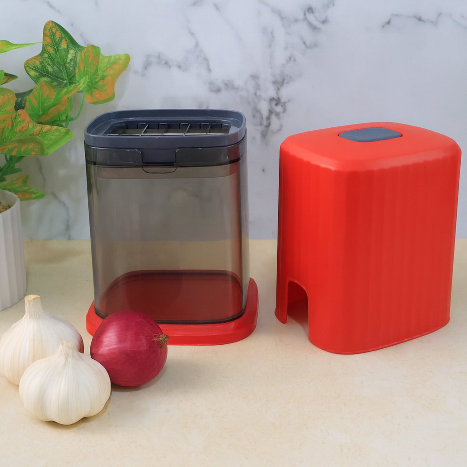 Wukusy Supermom multipurpose onion and garlic vegetable chopper for kitchen use, featuring stainless steel blades and compact design.