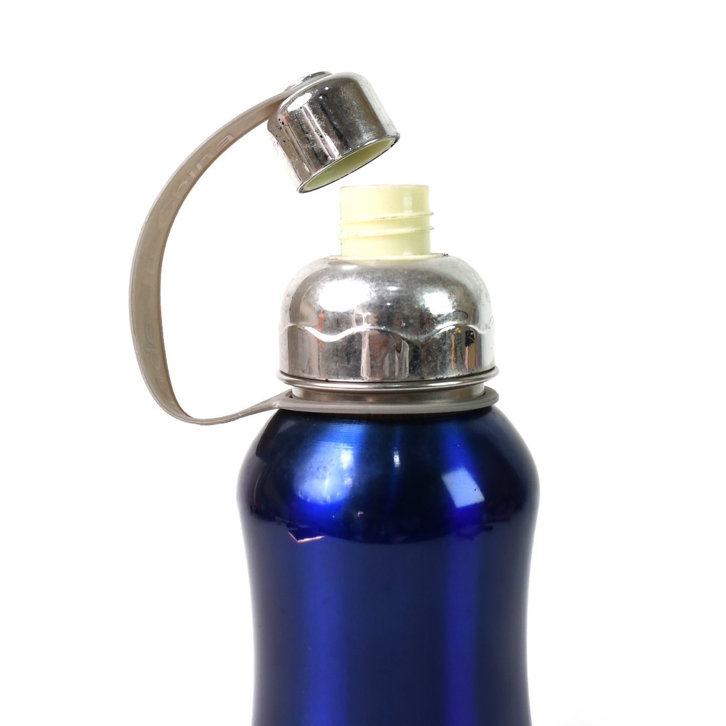 Stainless steel Wukusy thermos water bottle, 500ml capacity, designed for hot and cold drinks, with a sleek, durable finish.