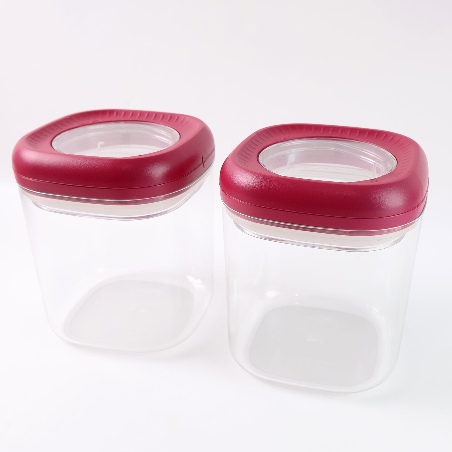 Wukusy transparent twist lock kitchen storage container set, 2-pack, approx 800ml, with secure locking lids for food storage.