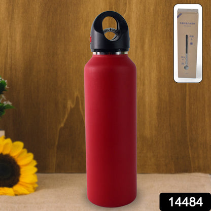 Wukusy vacuum insulated stainless steel water bottle, 630 ml, with a sleek design, perfect for keeping drinks hot or cold.