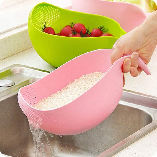 Set of three Wukusy plastic rice bowls with handles, featuring thick drain baskets for rinsing rice, vegetables, and fruits.