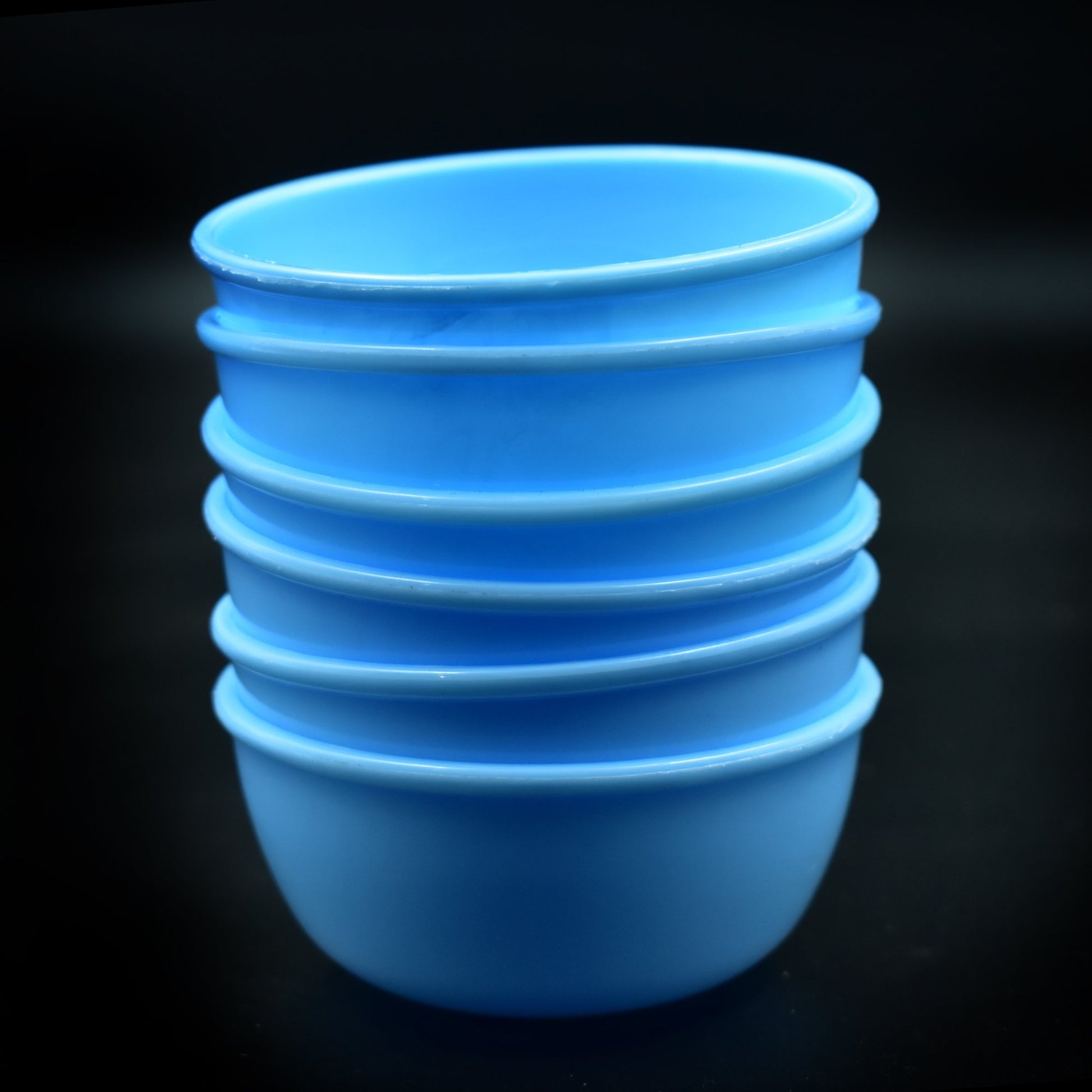 Set of 6 Wukusy small plastic bowls, microwave safe and unbreakable kitchen tools, suitable for food prep and storage.