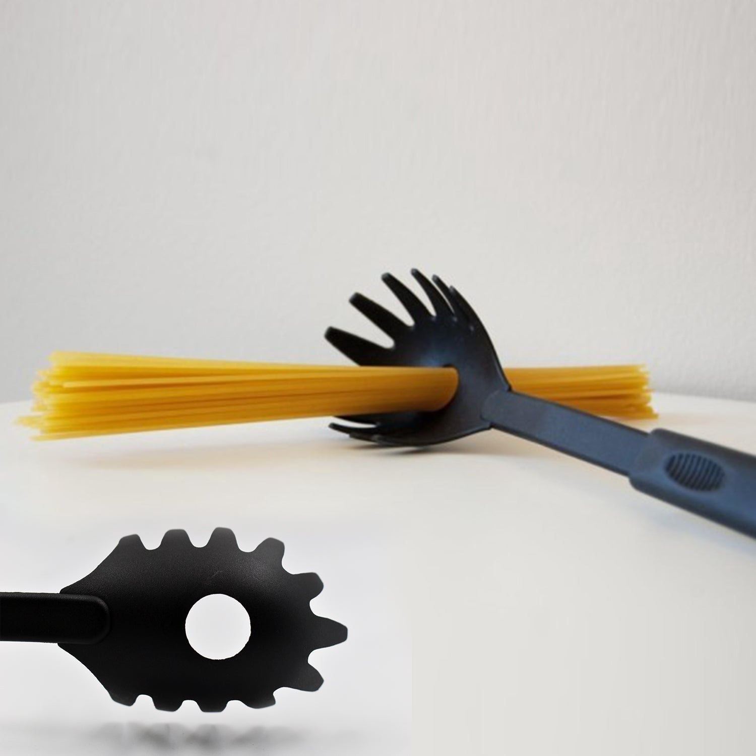 Wukusy heat-resistant pasta server, a kitchen tool with a sturdy handle and slotted head for serving pasta and baked dishes.