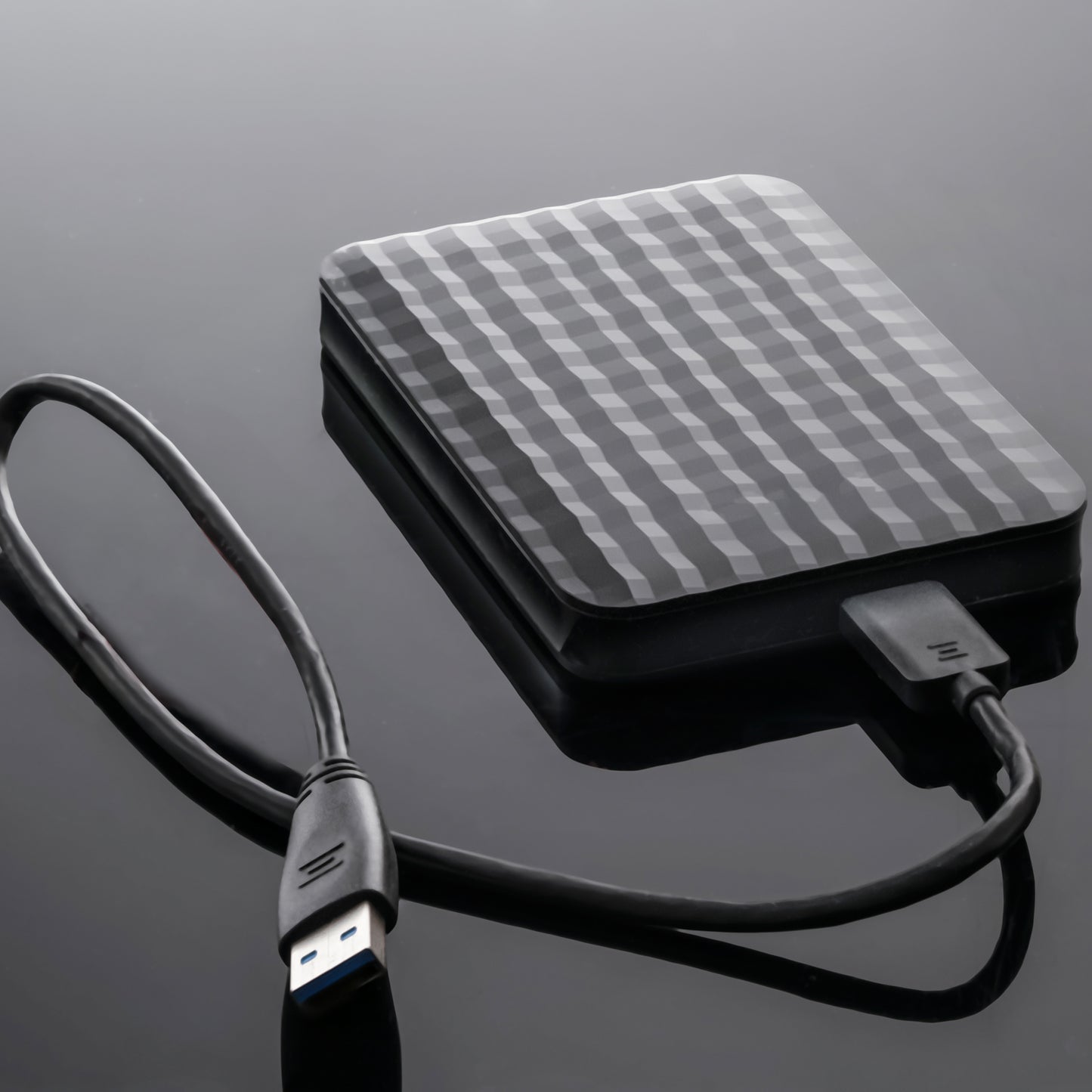 Wukusy fast charging Android micro USB cable for smartphones and tablets, extra tough and long for data transfer and charging.