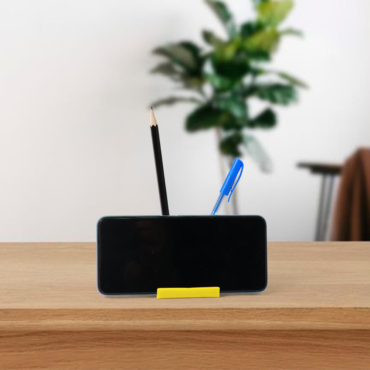 Wukusy multifunctional plastic mobile phone stand and pen holder in mixed colors, designed for convenient desk organization.