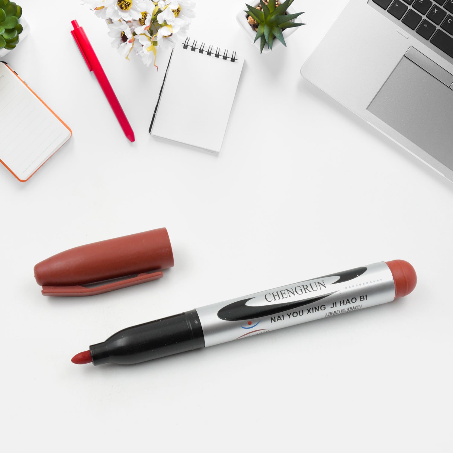 Wukusy 10-piece brown marker and pen set for whiteboards, ideal for studies, teaching, and classroom use.
