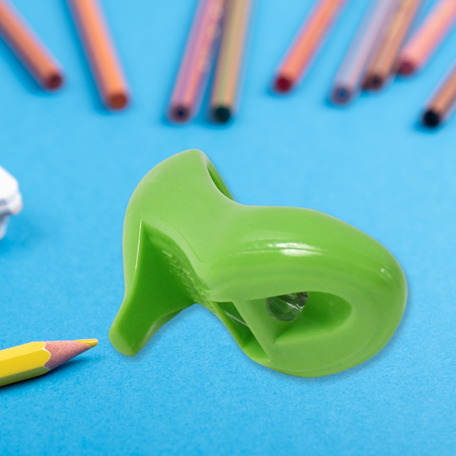 Wukusy high heels shape pencil sharpener for office use, single sharpener in mixed colors, designed like a stylish high heel shoe.