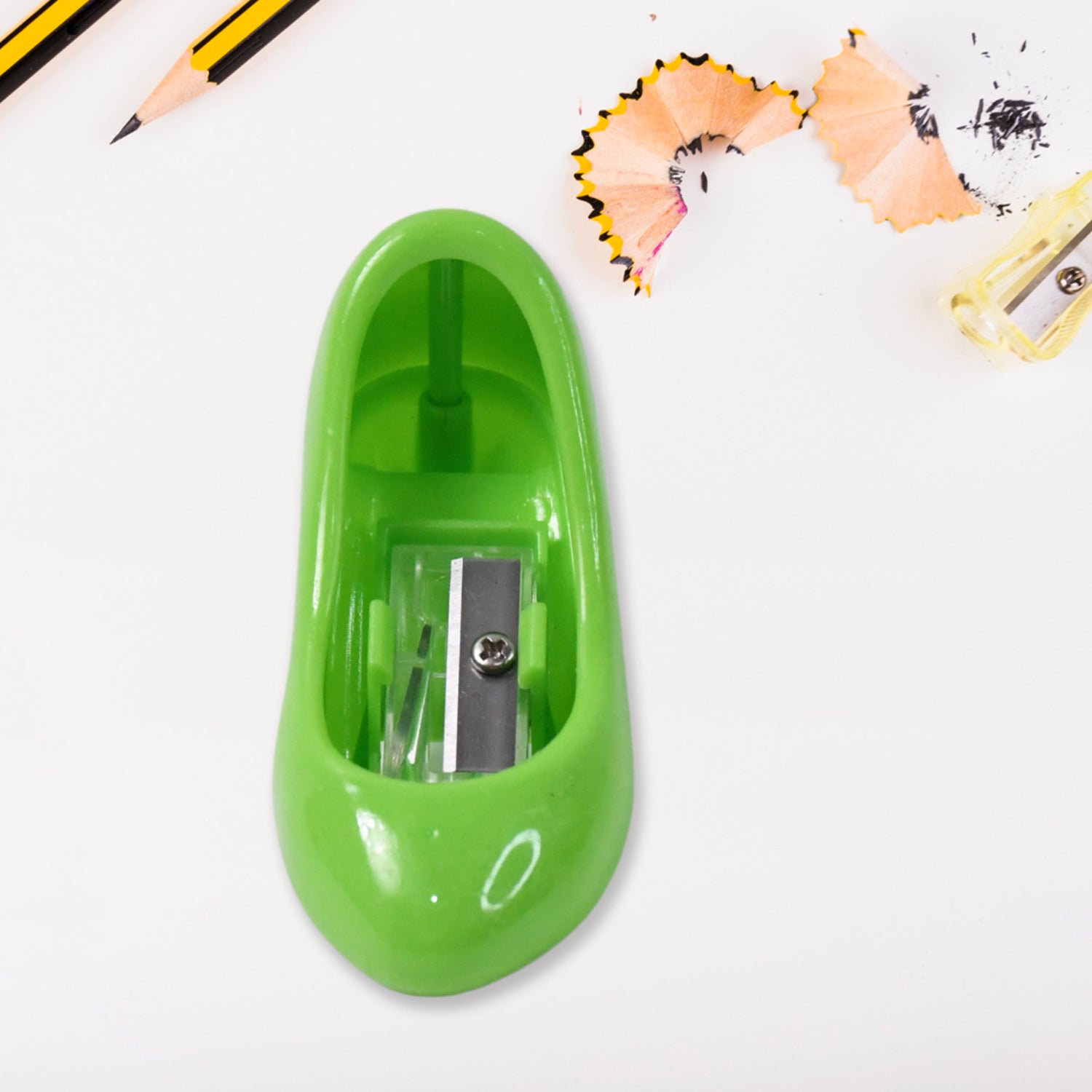 Wukusy high heels shape pencil sharpener for office use, single sharpener in mixed colors, stylish and functional stationery.