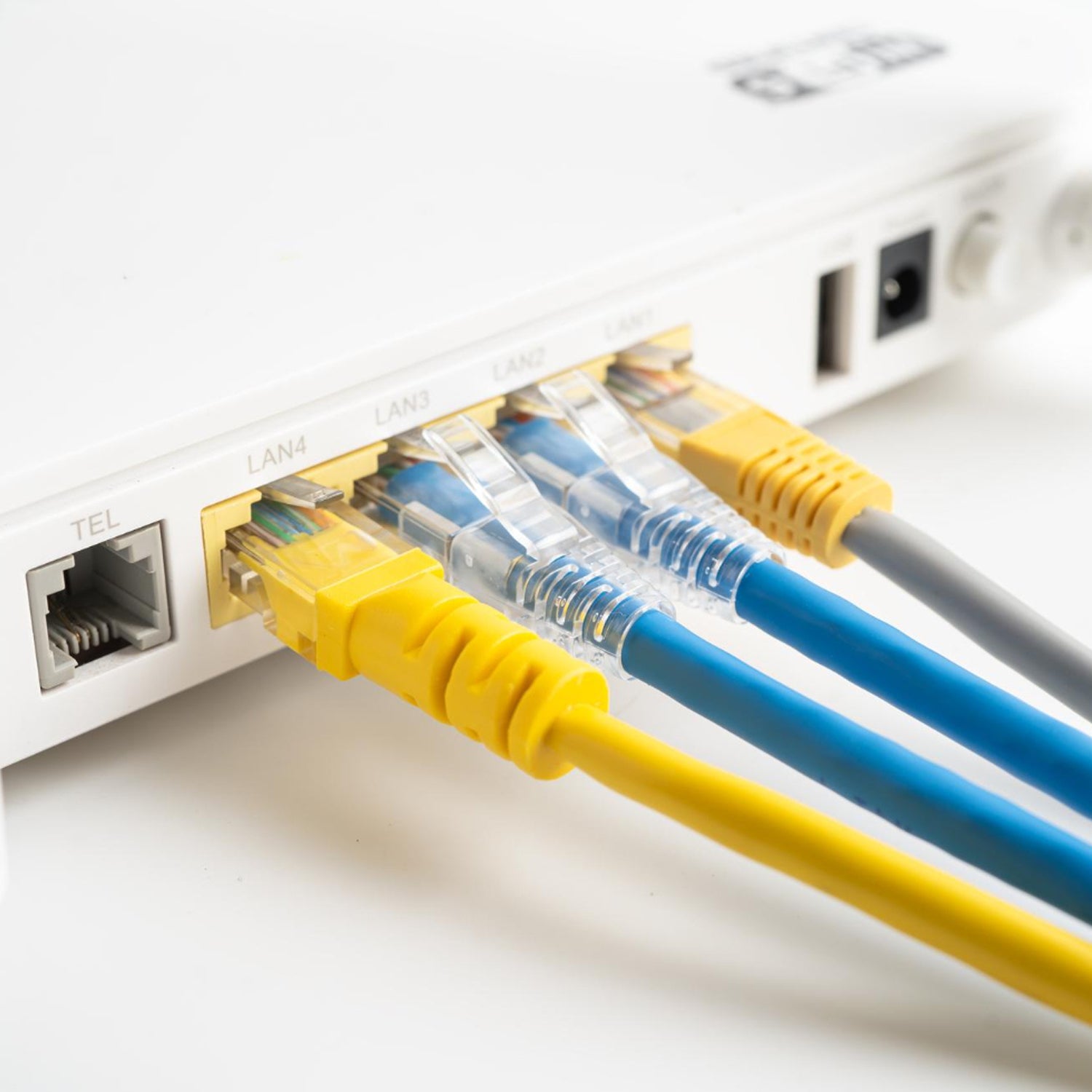 Wukusy high-speed 78 cm Ethernet LAN cable for office use, featuring durable connectors and compact design for reliable network connection.
