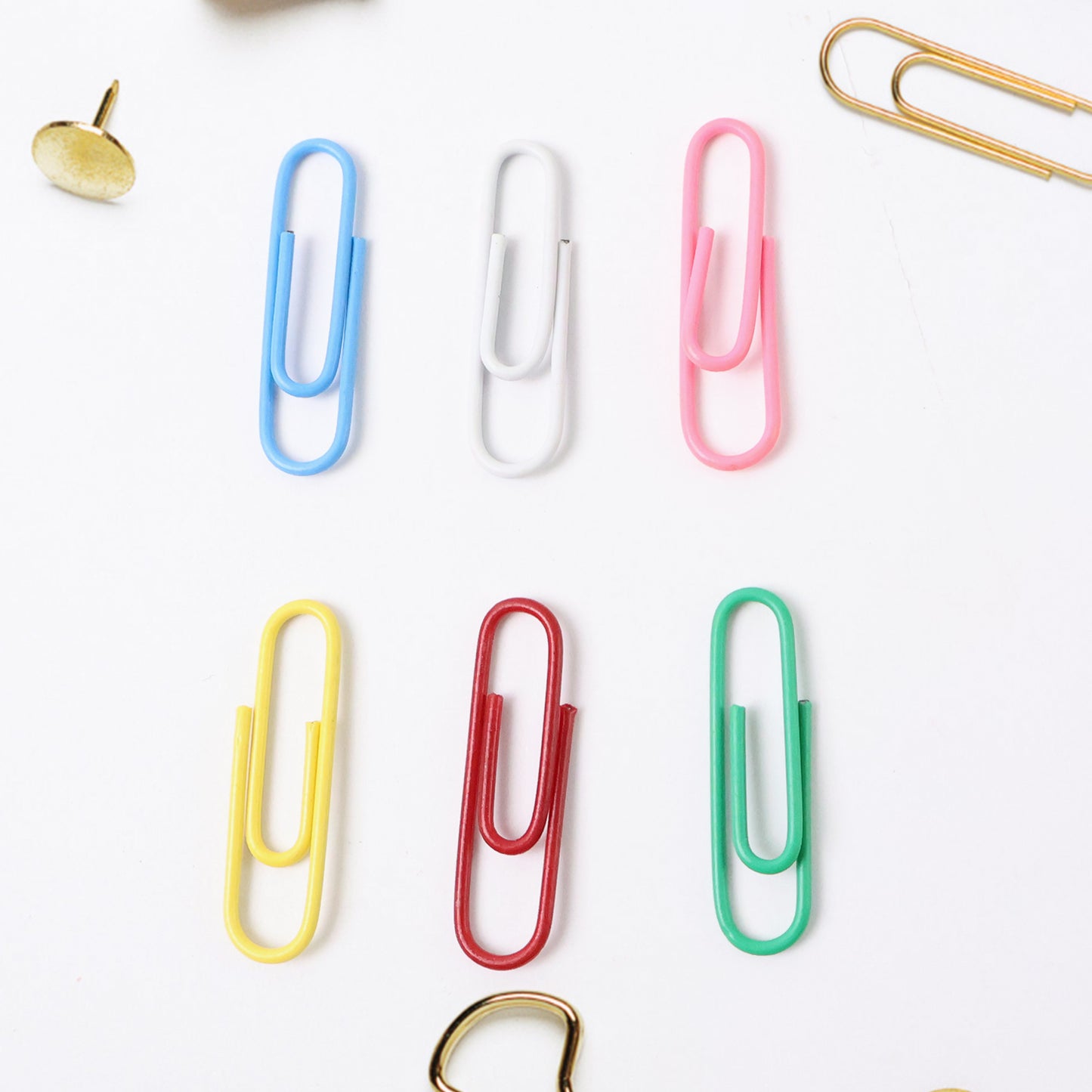 Set of multicolor-coated paper clips from Wukusy, approximately 250 pieces, ideal for office organization and paper management.