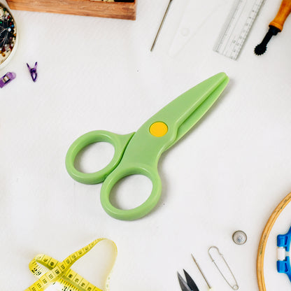 Wukusy plastic safety scissors for preschool training, child-safe office scissors with rounded tips for young children.