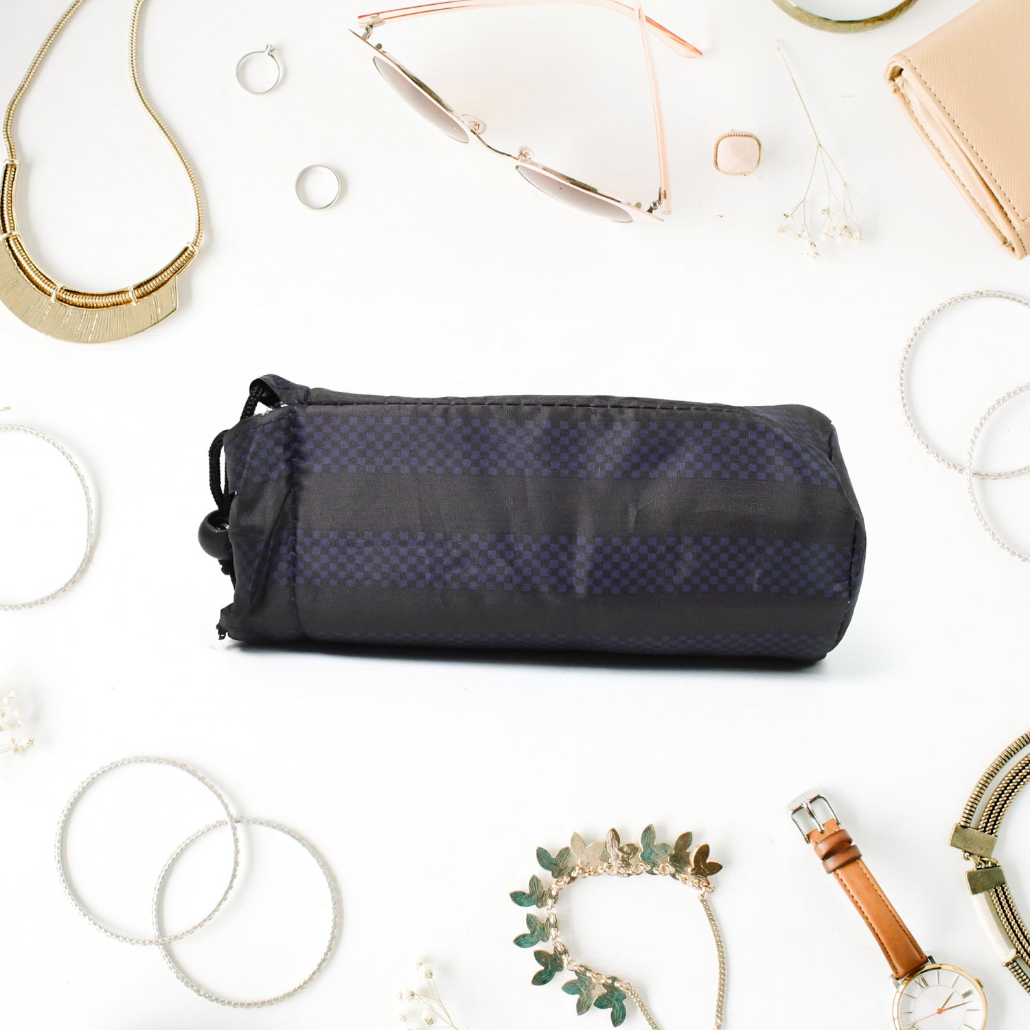 Wukusy reusable multipurpose washable rope pouch for pens, pencils, and stationery, ideal for office and travel organization.