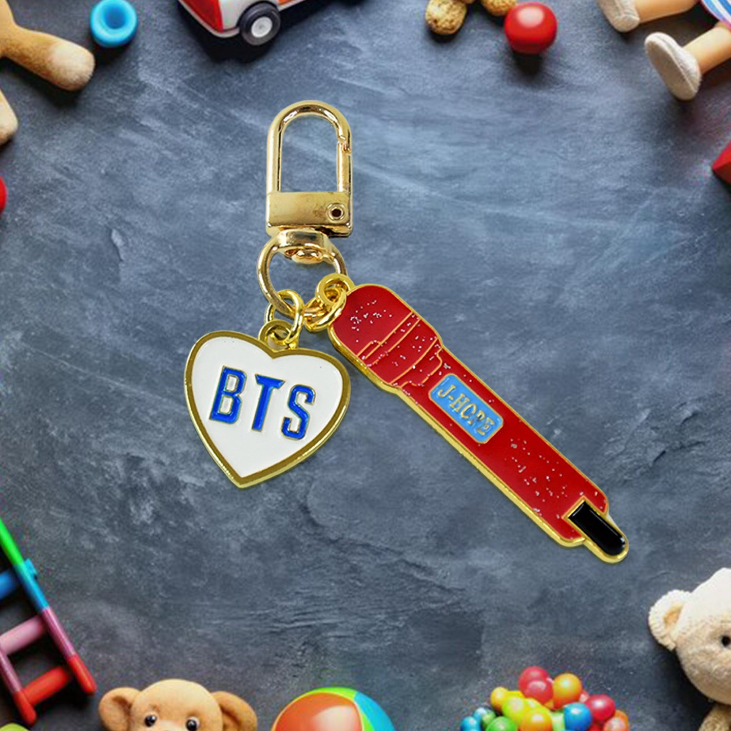 Cute acrylic and metal keychain from Wukusy with mixed designs, featuring colorful, playful details perfect for accessorizing.