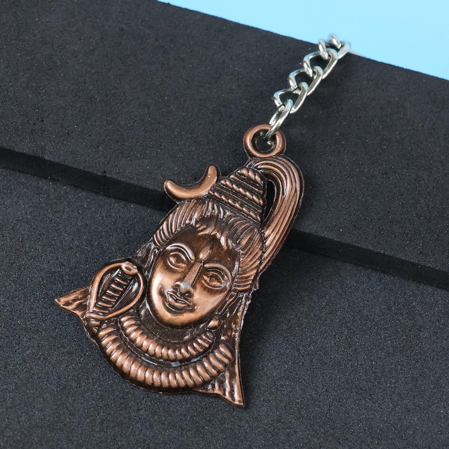 Antique finish Lord Shiva face keychain by Wukusy, detailed metal keychain featuring Lord Shiva's face.
