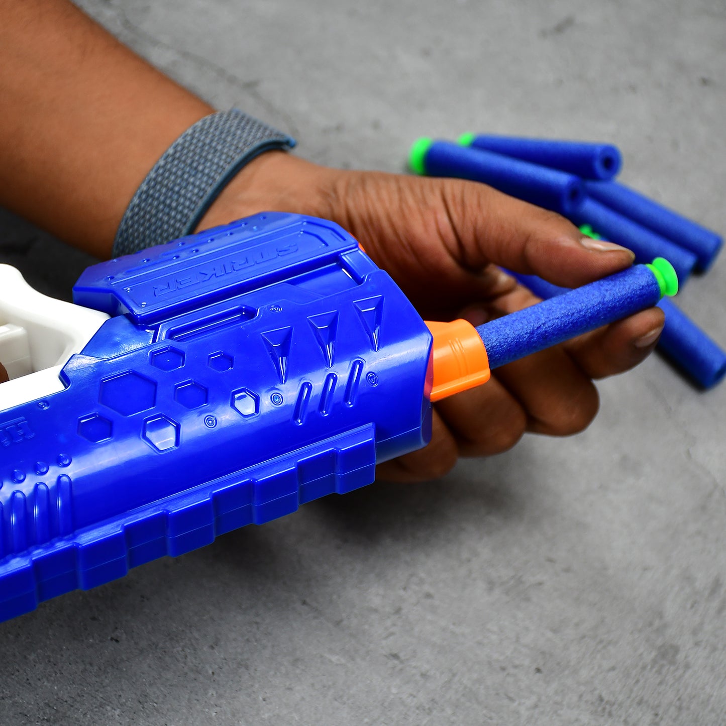 Wukusy 1967 Hi-arm toy gun with 10x foam suction bullets, made of durable ABS plastic, designed for target shooting play.