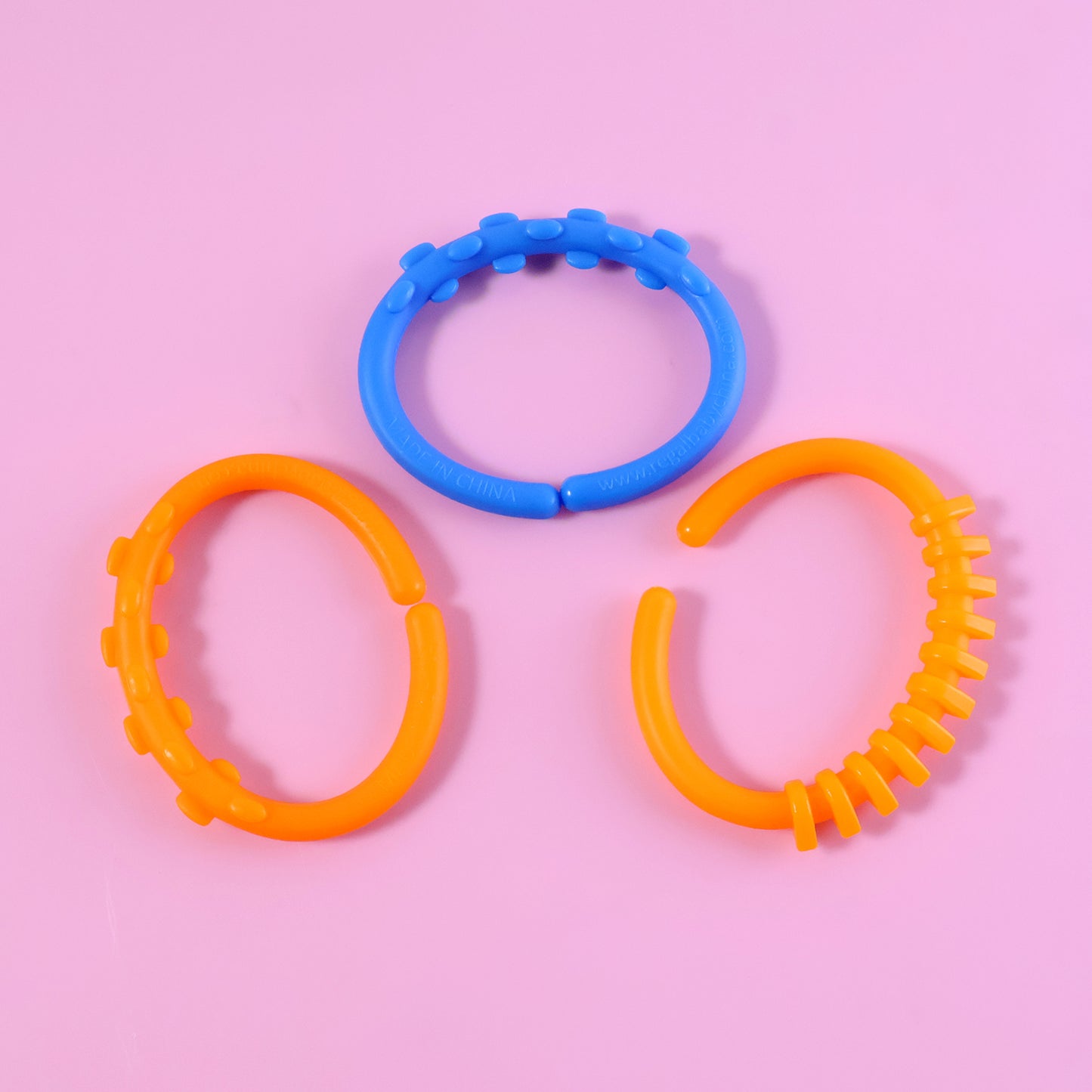 Wukusy Baby Learning Links Educational Toy 3-piece set with box, colorful plastic links for developing fine motor skills and early learning.
