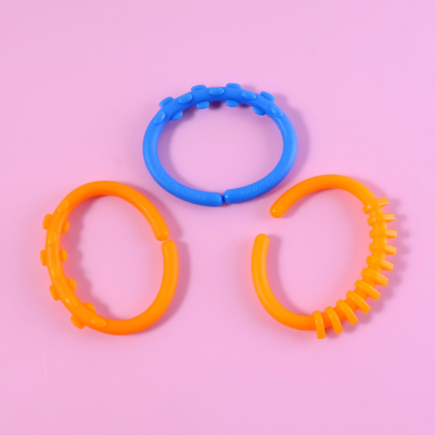 Wukusy Baby Learning Links Educational Toy 3-piece set with box, colorful plastic links for developing fine motor skills and early learning.