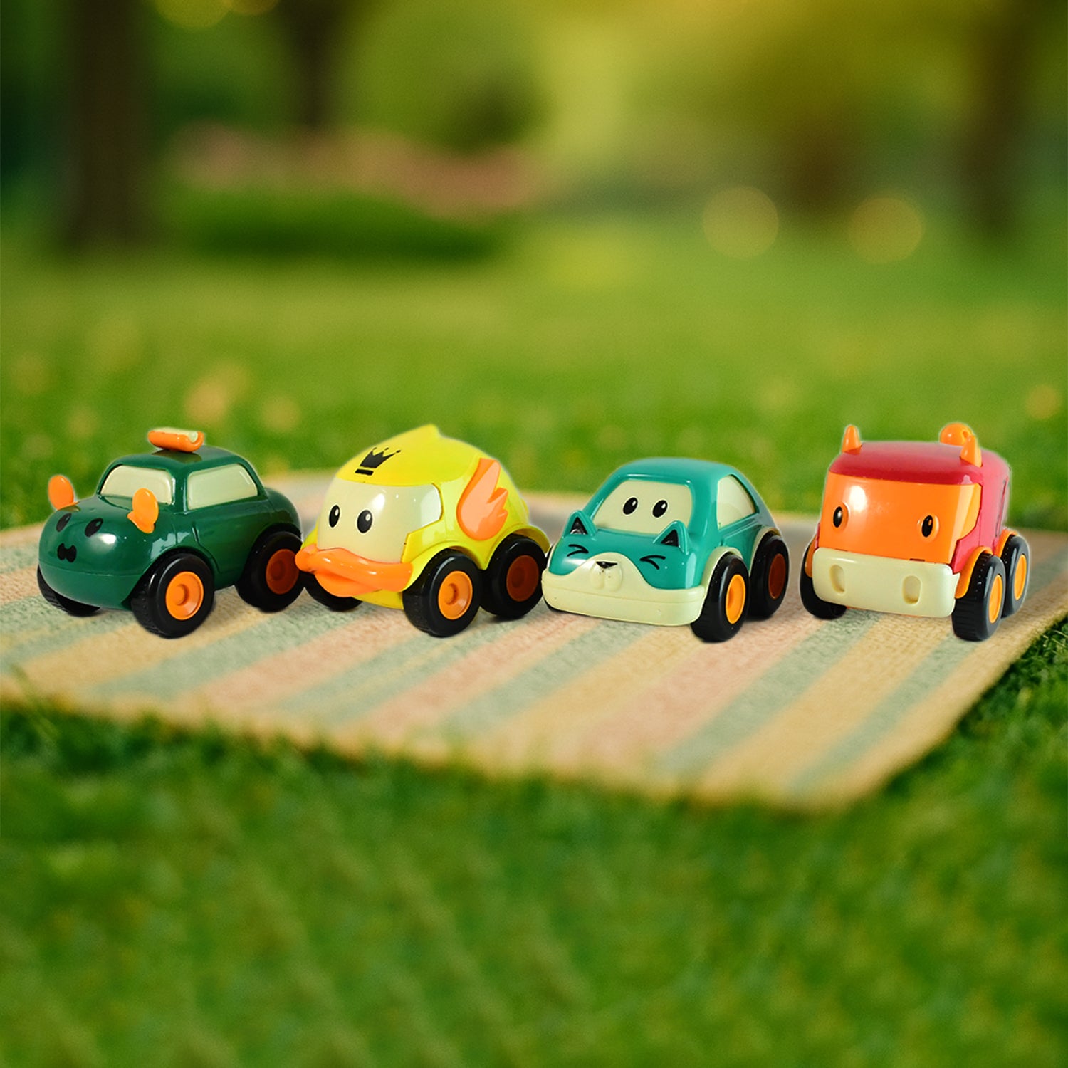 Set of four Wukusy Funwoods animal cartoon pull-back toy cars featuring colorful, playful animal designs for children.
