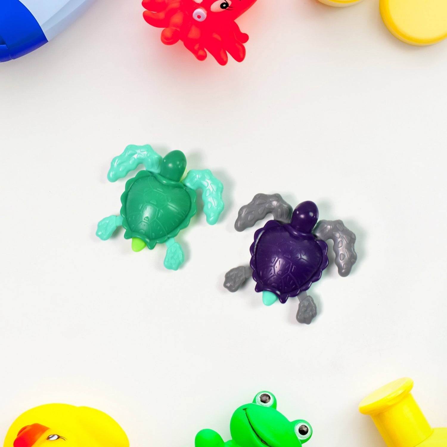 Small DIY Wukusy sea turtle toy, mini plastic turtle in mixed colors, ideal for creative play and decorative displays.