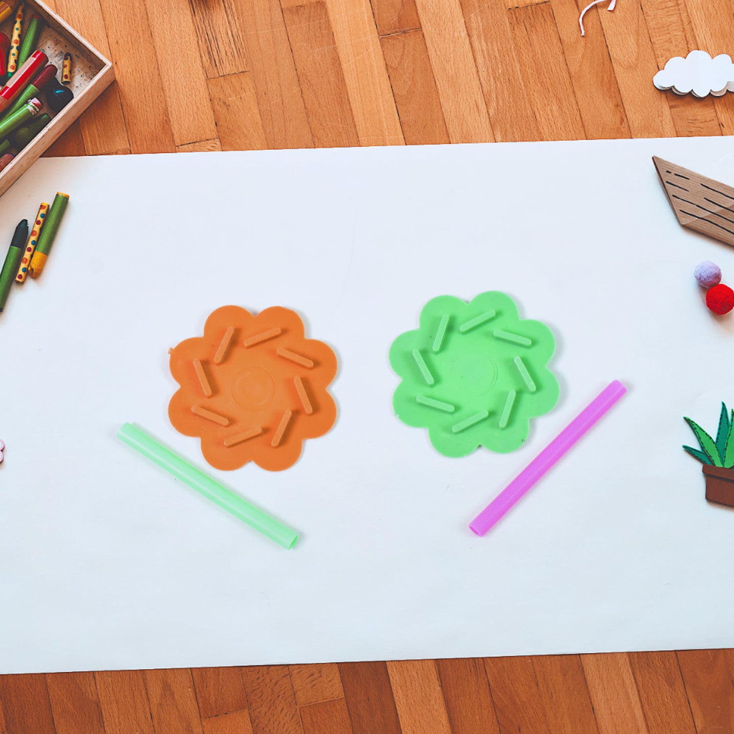 Wukusy small plastic magic air spinner toy, promotional spinning toy with vibrant colors and smooth spinning action.