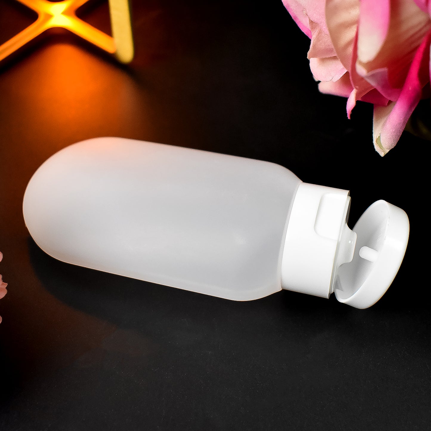 Wukusy small plastic travel bottle set with 60ml shampoo and conditioner bottles in mixed colors for travel use.