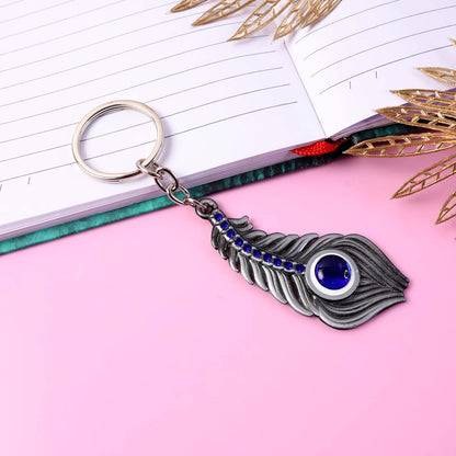 Elegant metal peacock feather keychain from Wukusy featuring detailed feather design and metallic finish.