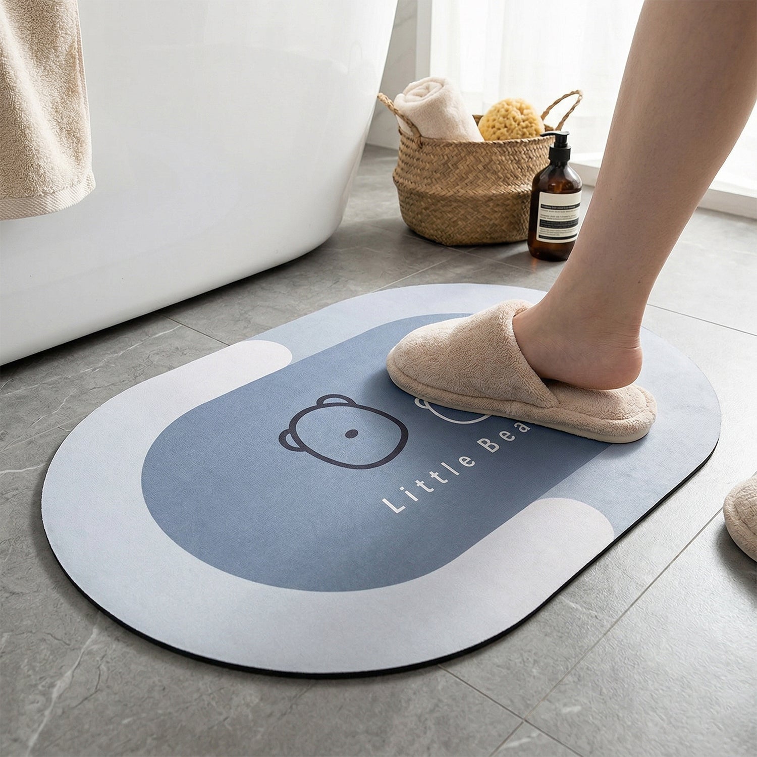 Wukusy anti-slip quick-dry bathroom floor mat in beige, 89x59 cm, showing textured surface and non-slip backing.
