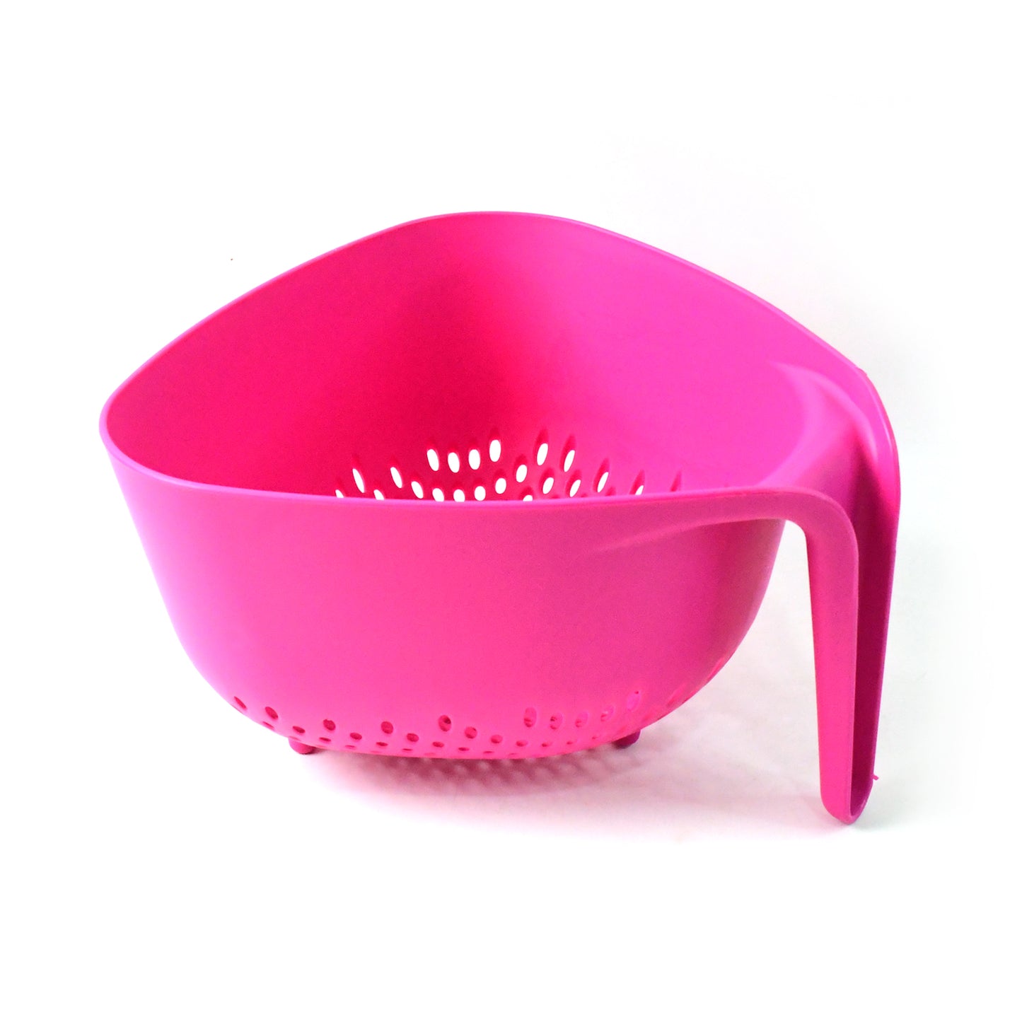 Wukusy Supermom premium triangular kitchen colander for draining pasta, vegetables, and fruits in home and kitchen use.
