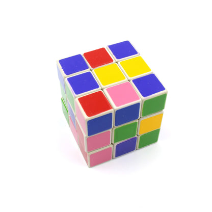 Wukusy 3x3x3 Cube solving kit with formula sheets, ideal for beginners and enthusiasts, featuring a colorful Rubik's Cube puzzle.