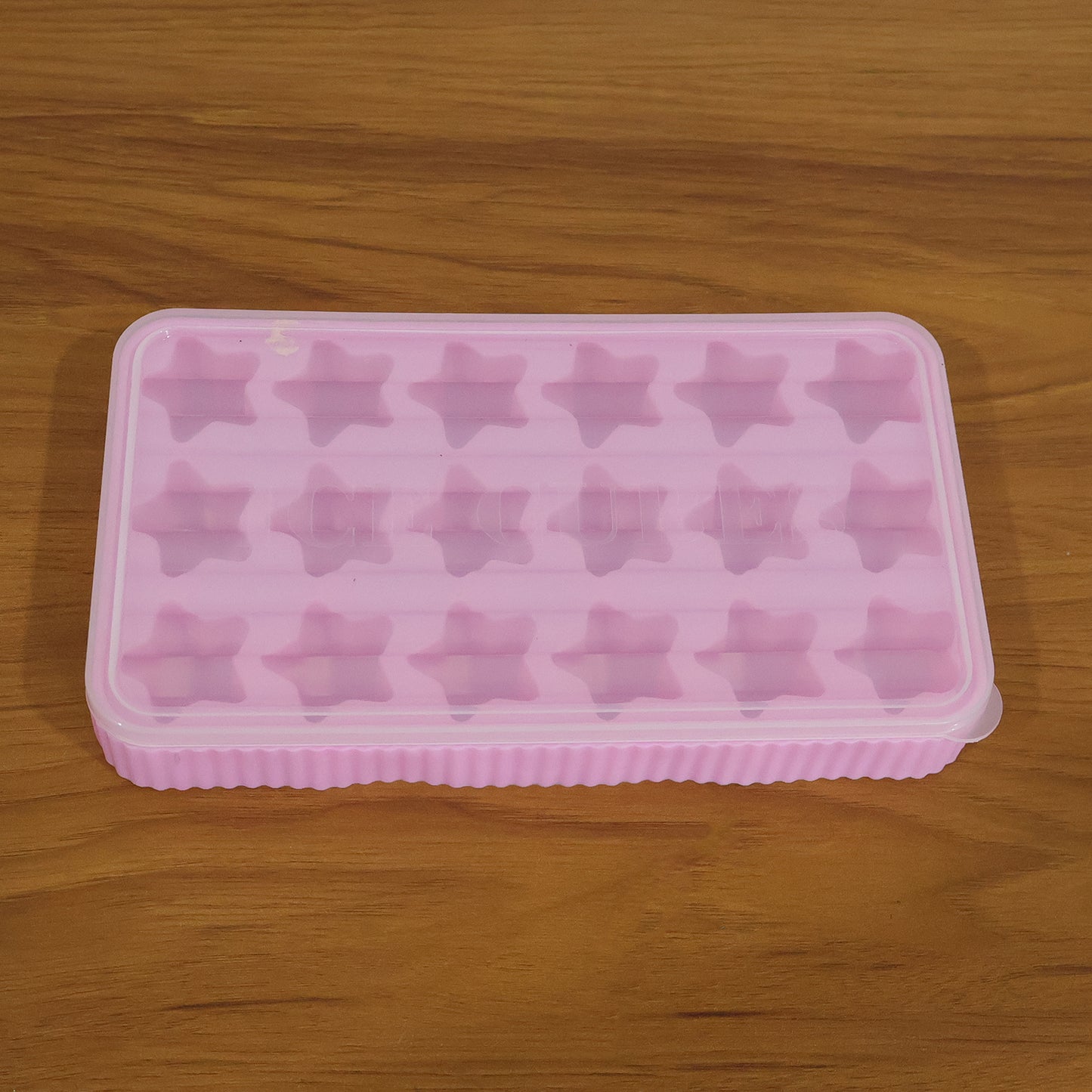 Wukusy 18-grid star shape ice cube tray with lid showing star-shaped ice cubes inside the tray