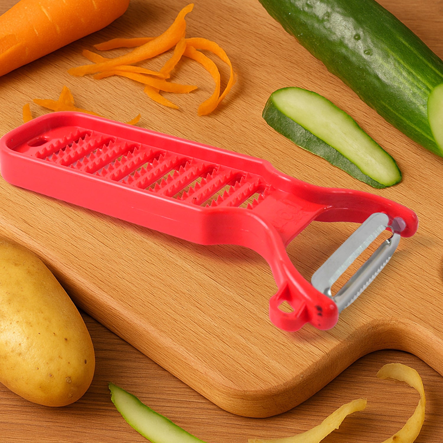 Wukusy Supermom ginger grater and peeler, kitchen tool with textured grating surface and peeler blade for fresh ginger.