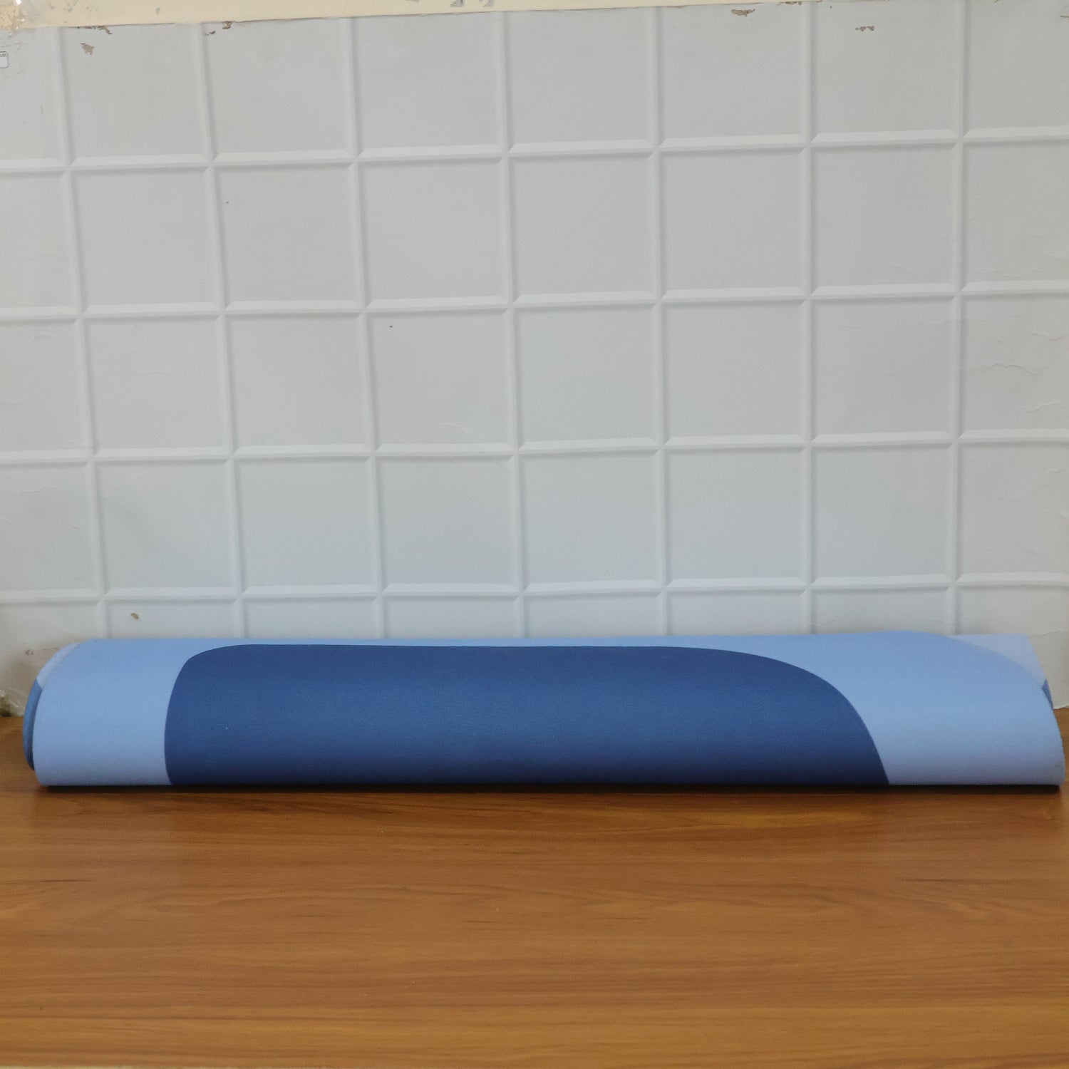 Wukusy super absorbent bathroom floor mat, 120x74 cm, shown in a modern bathroom setting with plush, water-absorbing surface.