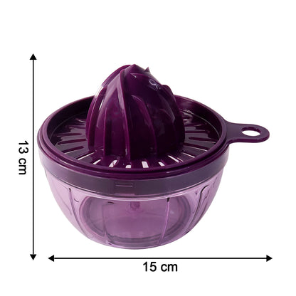 Wukusy Supermom Little Hand Juicer 650ml in use, showing compact design and easy-to-hold handle for fresh juice preparation.