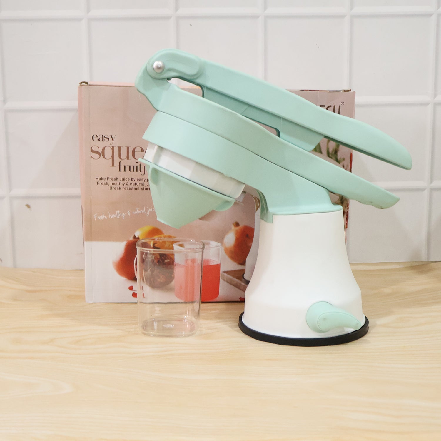 Wukusy manual citrus juicer hand press for fresh fruit juice, featuring a compact design and easy-squeeze handle.