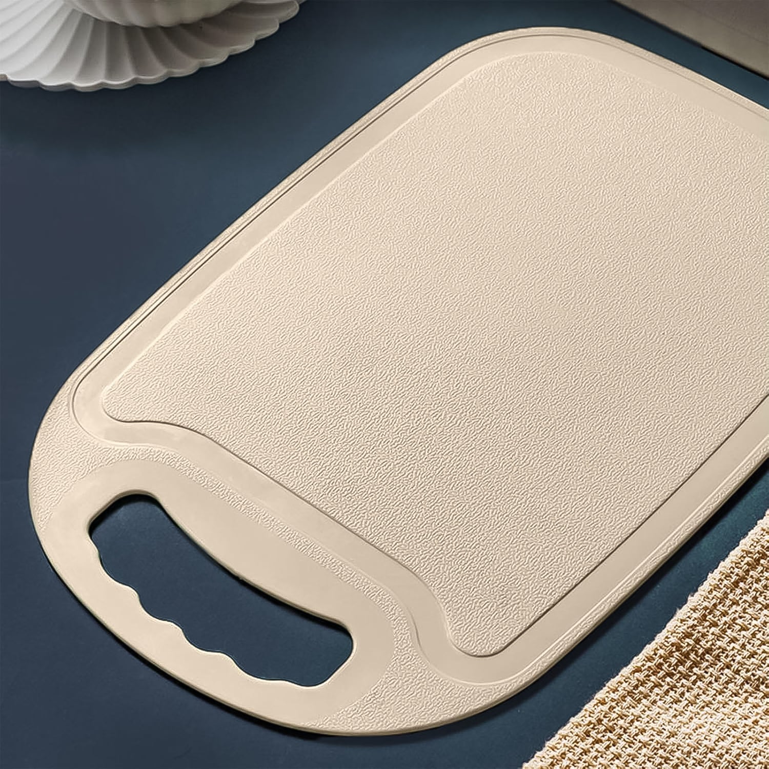 Wukusy durable plastic chopping board, 34x23 cm, suitable for home kitchen use, shown with clean surface and textured edges.